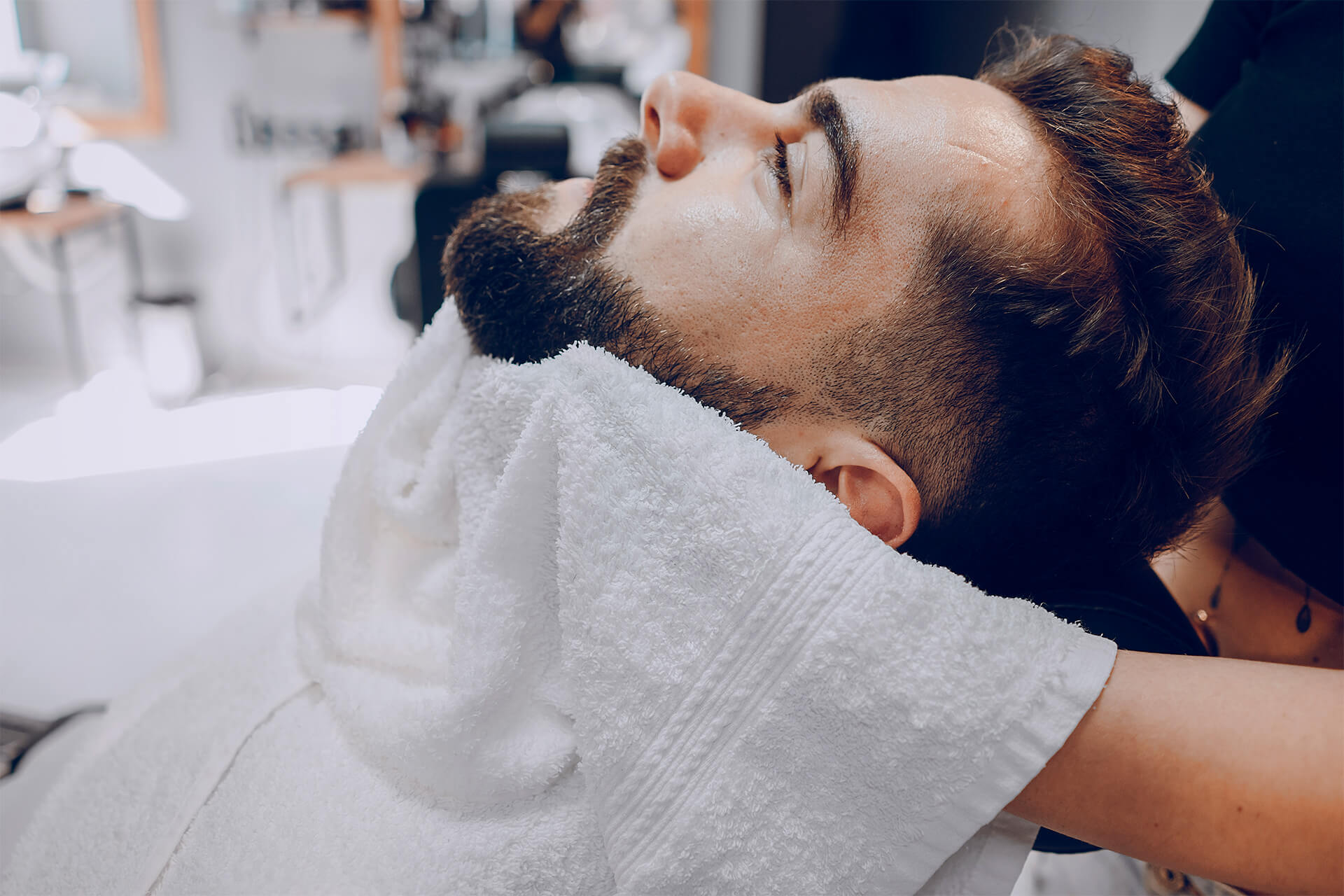 Barba com navalha + toalha quente